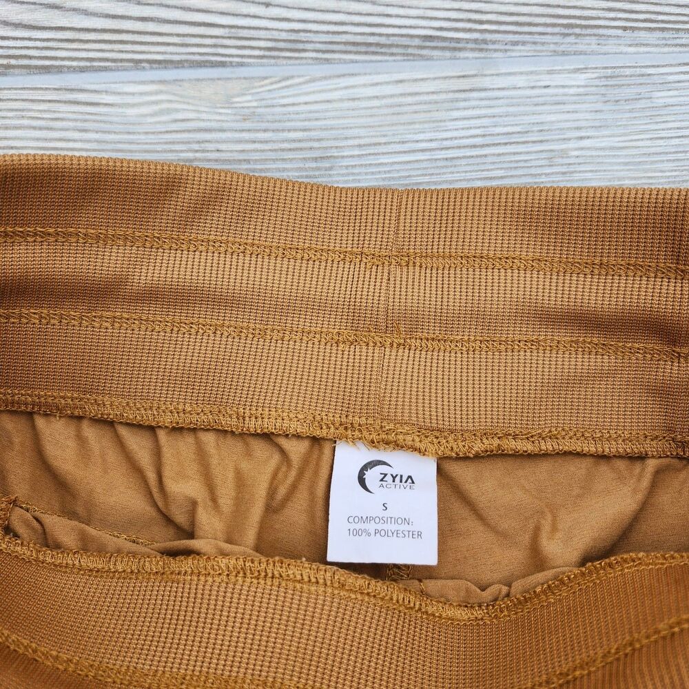 (S) Zyia Active shorts - Picture 2 of 4